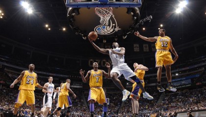 开云体育连接-掩护后选择突破还是后撤跳投的判断依据，篮球后掩护战术