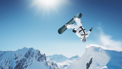 开云体育官网-青年队海外交流不断推动战术理念多元化，青年海外协力队