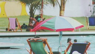 开云app全站-游泳世锦赛张雨霏再破亚洲纪录，游泳冠军张雨菲