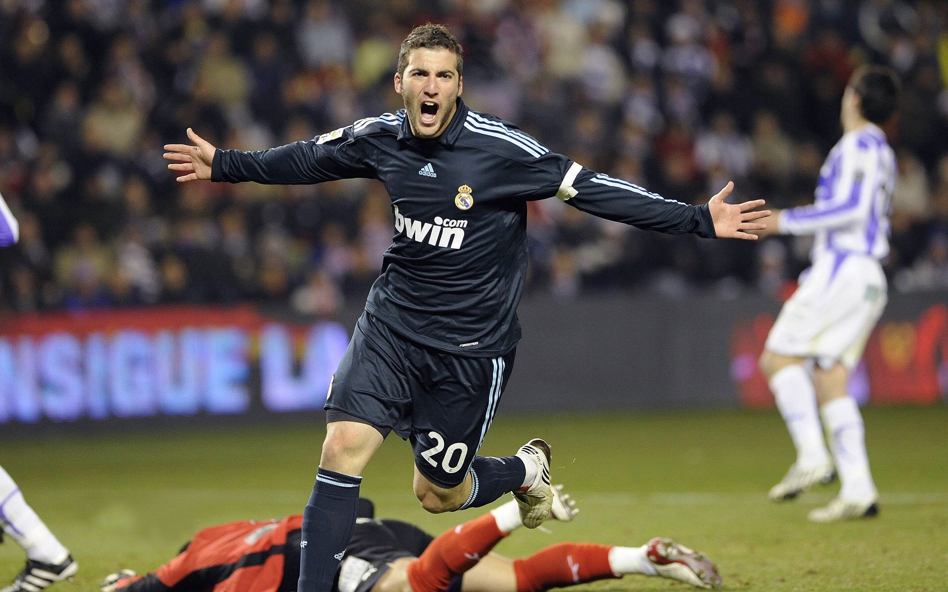 那不勒斯主场大胜,重登胜利彼岸,那不勒斯新球场